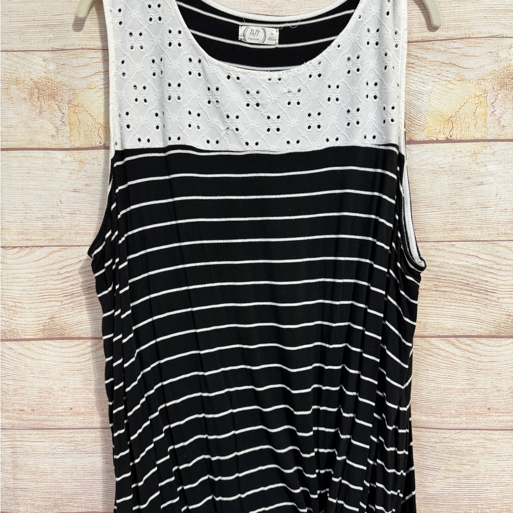 Black and White Sleeveless Tank Top